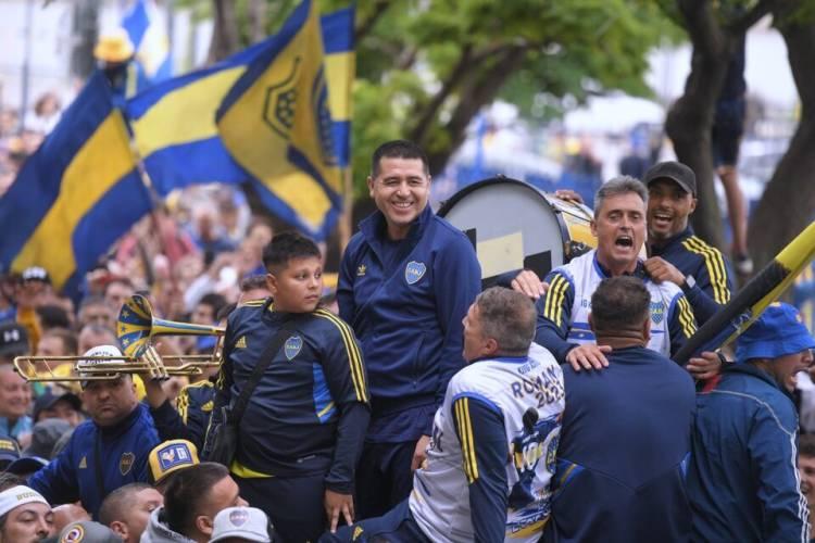 Cortitas al pie: Fútbol, poder, casta e hinchas que insultan