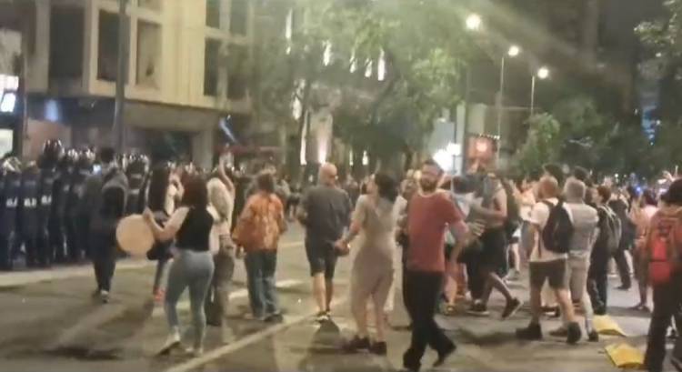 Cacerolazos en Córdoba: incidentes entre la Policía y los manifestantes