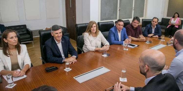 Passerini junto a intendentes de seis provincias declaran la emergencia en el transporte urbano