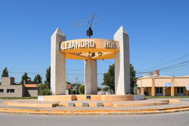 Alejandro Roca avanza con obra de desvío para el tránsito pesado