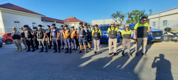 Fuerzas de seguridad firmes contra los ruidos molestos y la mala conducta