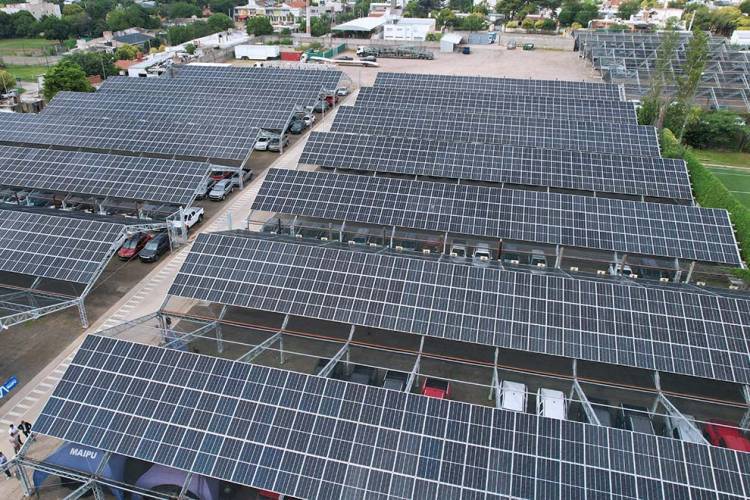 Córdoba multiplica sus parques solares