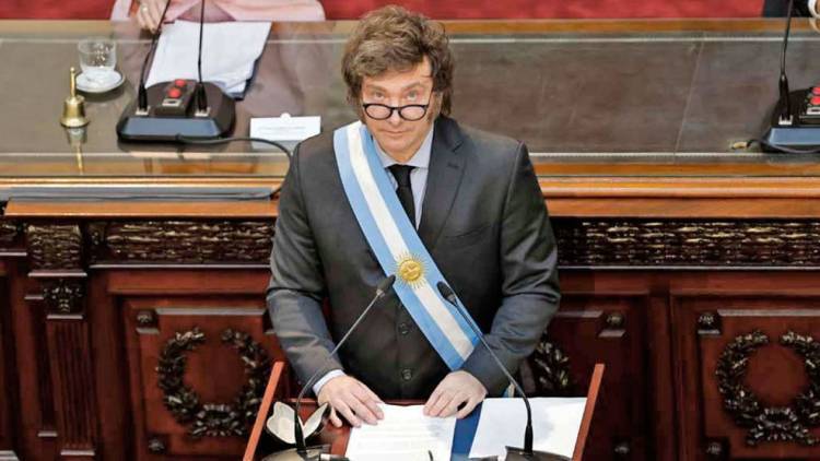 El presidente Milei le respondió a Cristina Fernández por los aumentos en el Ejecutivo