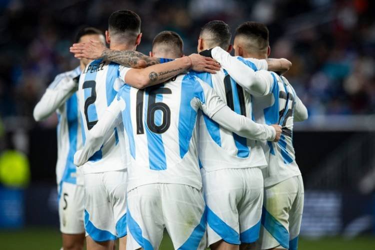 Sin Messi, los campeones del mundo golearon a El Salvador