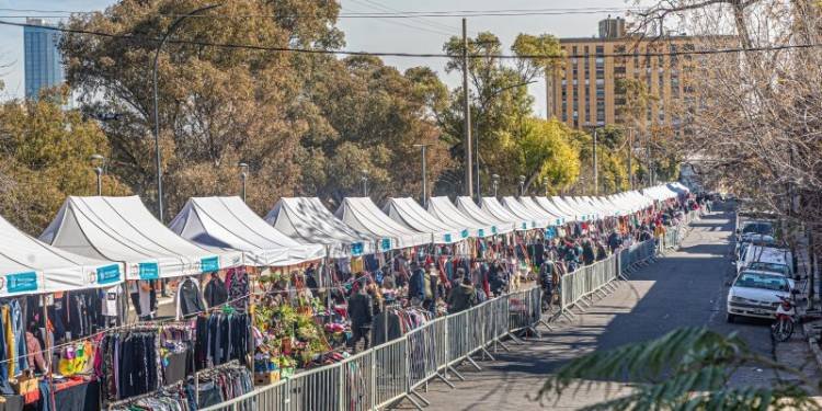 Finde XXL: Vecinos y turistas podrán visitar más de 60 ferias en la Capital
