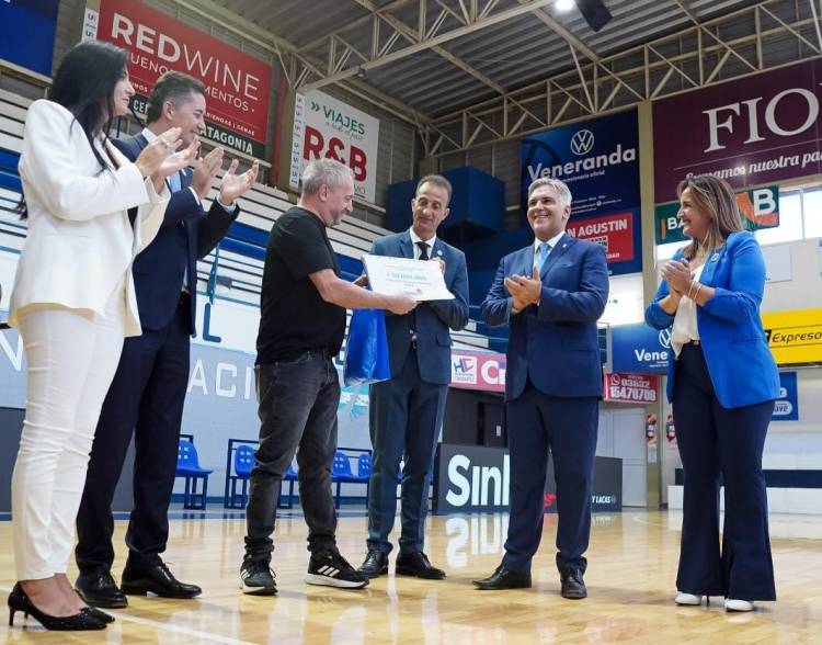 Oliva: Con aportes de la Provincia, realizarán obras de pavimentación