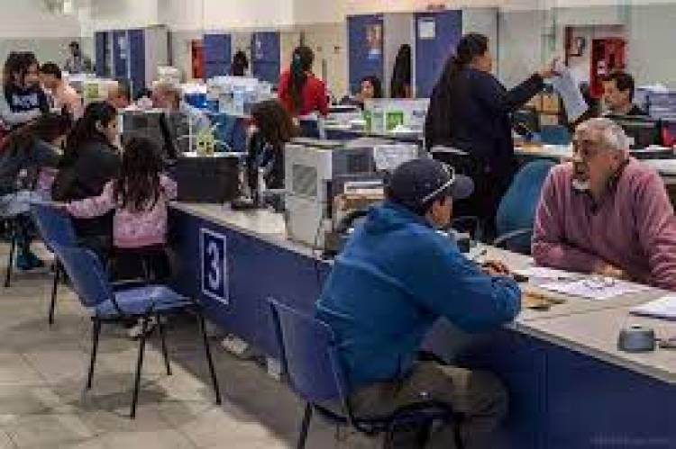 En cuatro meses, Argentina tiene casi 20 mil empleados públicos menos