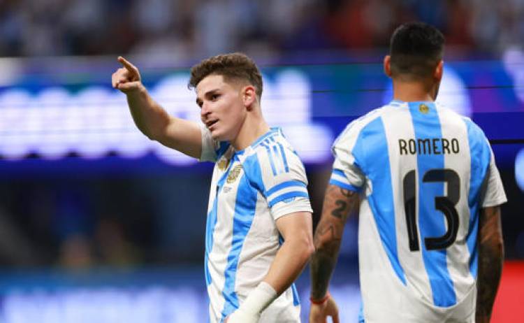 Con goles de Julián y Lautaro, Argentina ganó en su debut sin brillar
