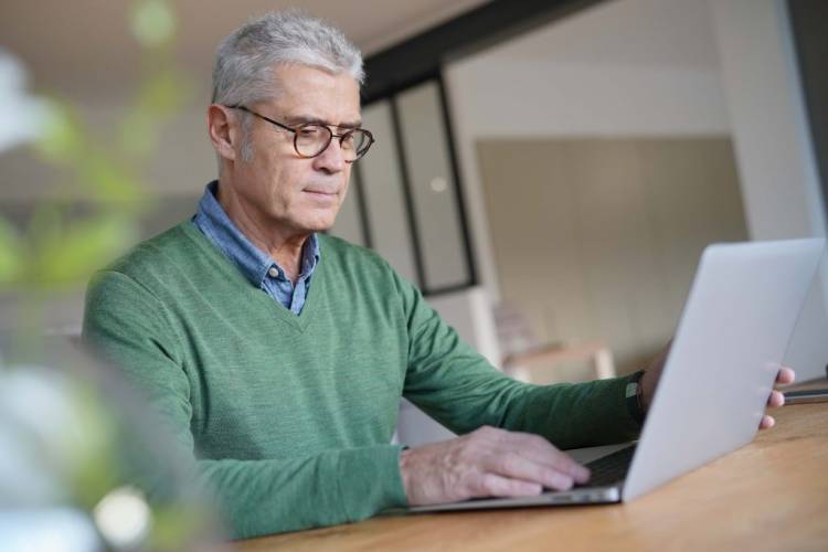 Personas mayores de 50 años podrán formarse gratuitamente en nuevas tecnologías