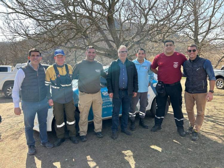 El ministro Busso supervisó ampliación de camino rural en el norte cordobés