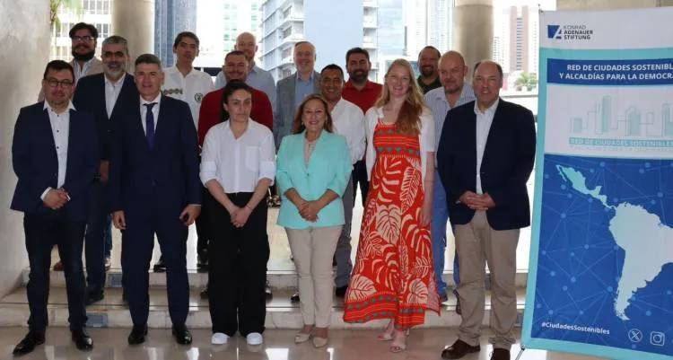 El Intendente Accastello expone en Panamá sobre la experiencia ambiental de Villa María