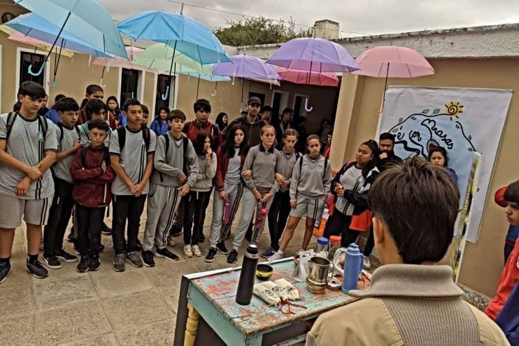 Entregaron apoyo financiero a 35 escuelas rurales del noroeste cordobés