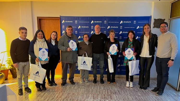El intendente Rubén Dagum entregó el final de obra de Viviendas Semillas a 6 familias
