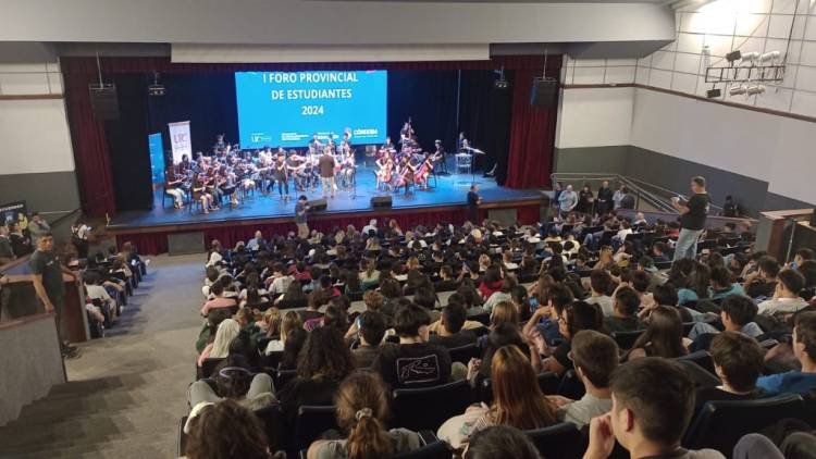 Más de 600 jóvenes participaron en el Primer Foro Provincial de Estudiantes y VI Foro de Medios Escolares