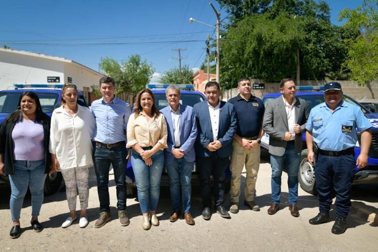 Myrian Prunotto entregó móviles policiales en Traslasierra