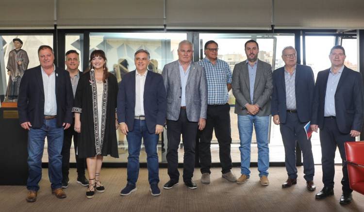 Llaryora y la Mesa de Enlace Provincial reclaman por una baja gradual de las retenciones y una nueva ley de biocombustibles