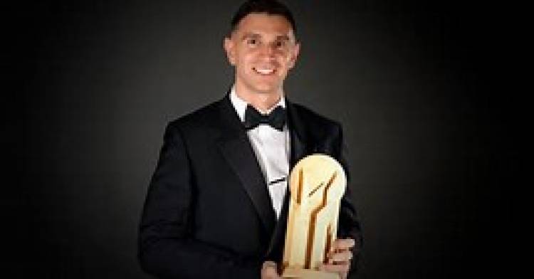 DIBU MARTÍNEZ NUEVAMENTE EL MEJOR DEL MUNDO