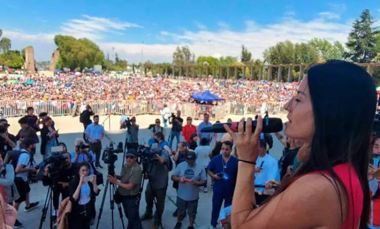 Leda Bergonzi llega a Río Ceballos para una jornada de espiritualidad y sanación
