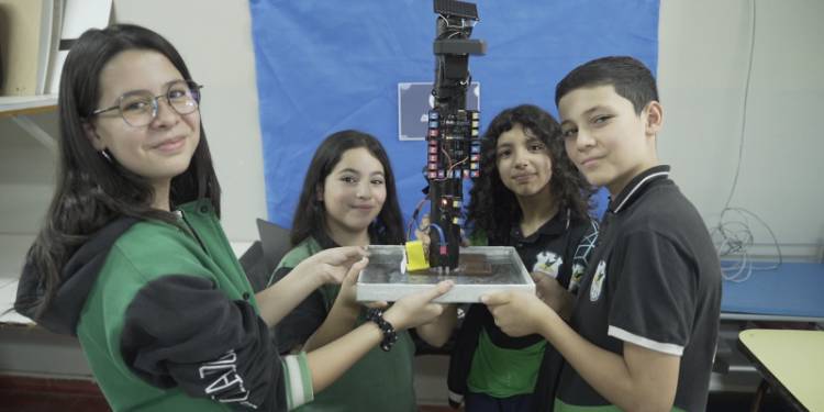 Una escuela municipal  representará a la Argentina en la final de un concurso internacional de robótica y programación 