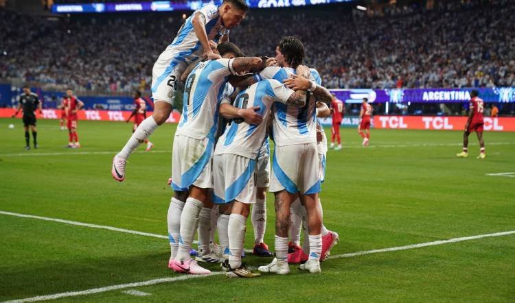 Messi sigue recogiendo elogios de otros grandes jugadores sudamericanos