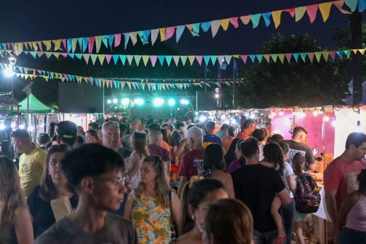 Arroyito: Una multitud visitó la 32° Feria Nacional de Artesanías