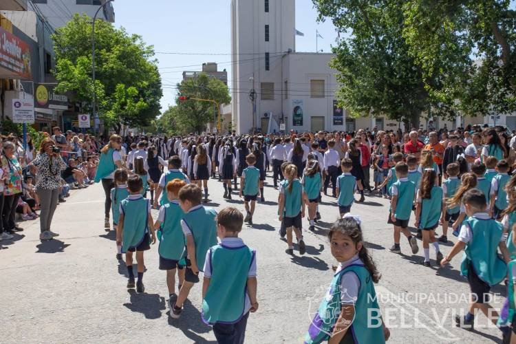Con un gran desfile, Bell Ville celebró su 348º aniversario 