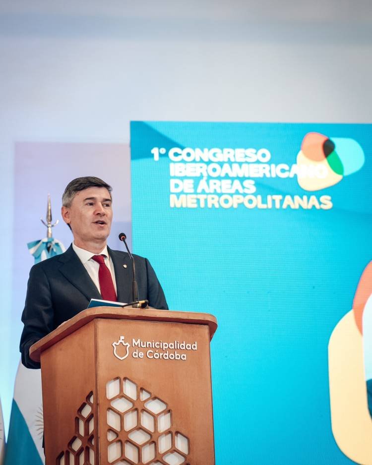 Passerini encabezó la apertura del 1° Congreso de Áreas Metropolitanas