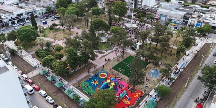 Passerini inauguró la puesta en valor de la plaza Rafael Núñez