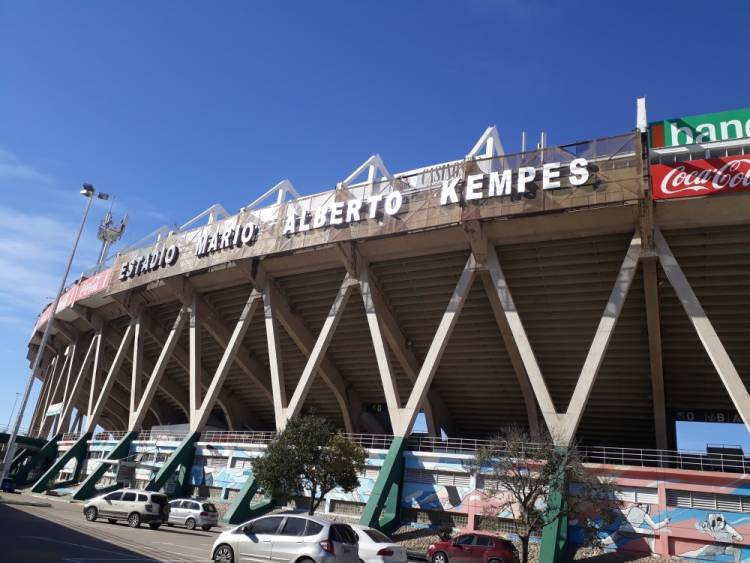 Autos y niños olvidados: las insólitas historias tras los partidos en Córdoba