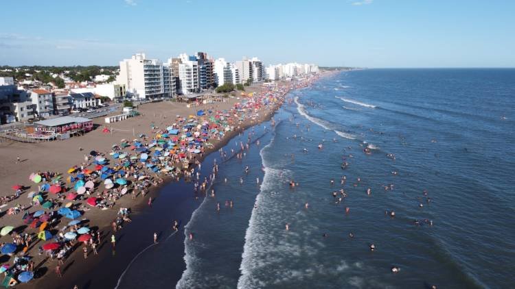 Monte Hermoso, una de las ciudades de la provincia de Buenos Aires más elegidas por los turistas en el mes de enero