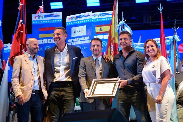 Prunotto presenció la apertura del 36° Encuentro Anual de Colectividades en Alta Gracia