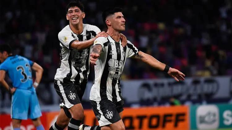 El Pirata goleado en Santiago