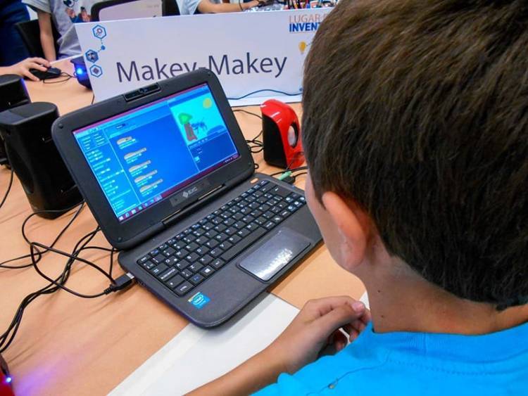  Las escuelas municipales brindarán contenidos sobre inteligencia artificial y derechos de la niñez y la adolescencia en entornos digitales