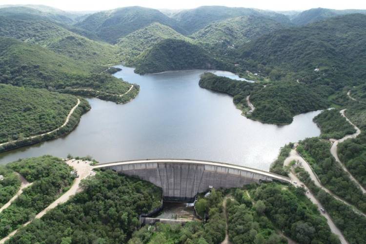 Histórico: El embalse La Quebrada se acerca a su nivel de vertedero