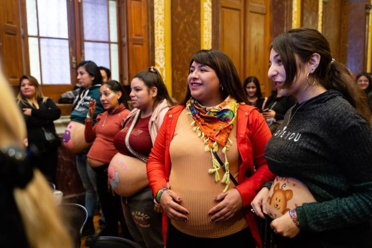 El Gobierno provincial aumentará la asignación por embarazo