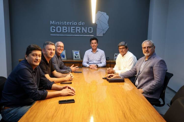 El Gobierno provincial se acerca a Intendentes del radicalismo
