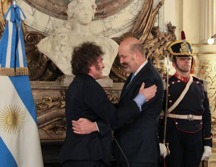 Se levantó el cepo cambiario y  Sturzenegger lo celebró 