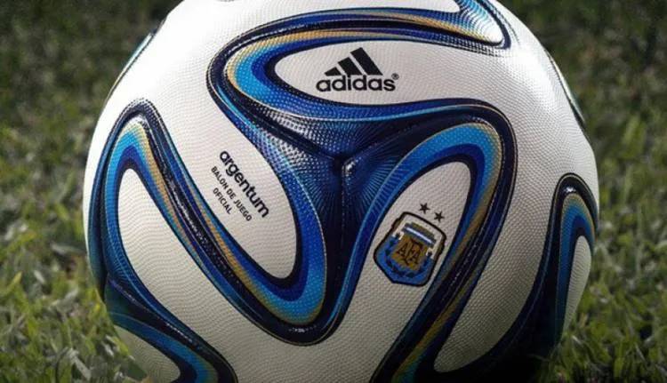 Surtido de fútbol: De copas internacionales y campeonato local