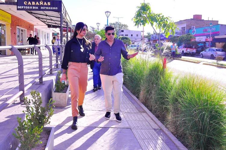 Embalse ya luce un centro comercial renovado