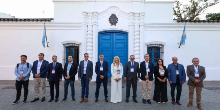 Passerini en el Cofein:“Nos une la prioridad del trabajo por nuestros vecinos, las ideologías deben servir para tender puentes, nunca más para dividir”.