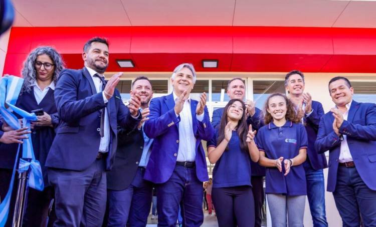 En Tanti, Llaryora inauguró importantes obras de infraestructura educativa