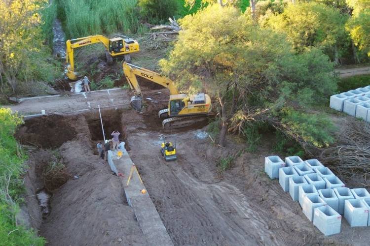 Departamento Cruz del Eje: La optimización del sistema de riego ya tiene 50?avance