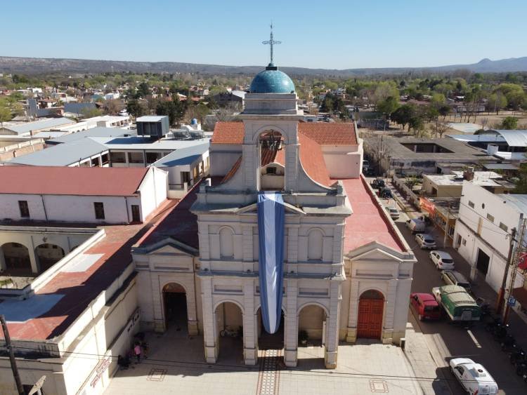 Villa Cura Brochero se viste de Patria: Gran festejo por el 25 de Mayo con desfile, locro y tradición