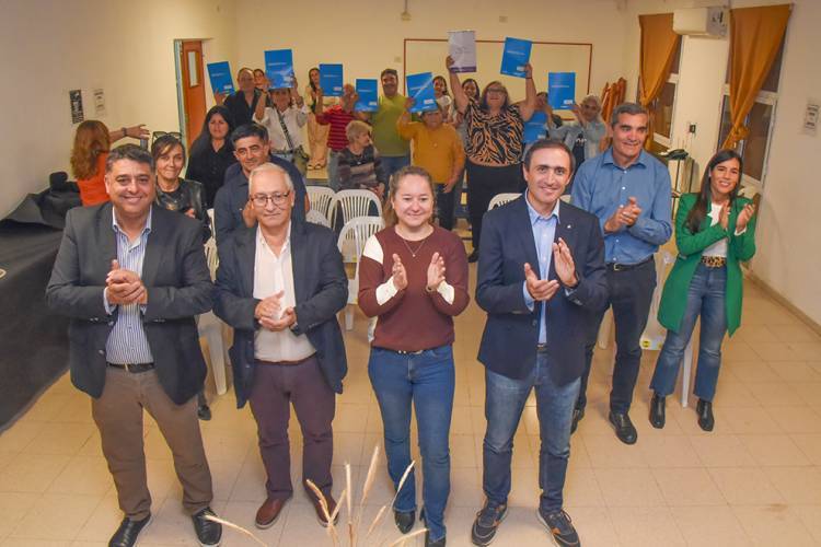 Del Campillo: Familias de la localidad recibieron sus resoluciones posesorias