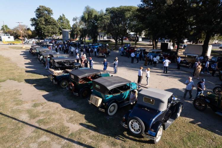 Historia sobre ruedas: Arroyito brilló en un fin de semana lleno de autos vintage y emoción