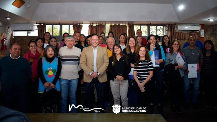 Mina Clavero transforma la recaudación del estacionamiento en apoyo real a escuelas y clubes locales