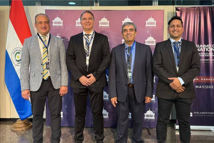 El Ministro Horacio Ferreyra expuso el modelo educativo cordobés en Cumbre Internacional