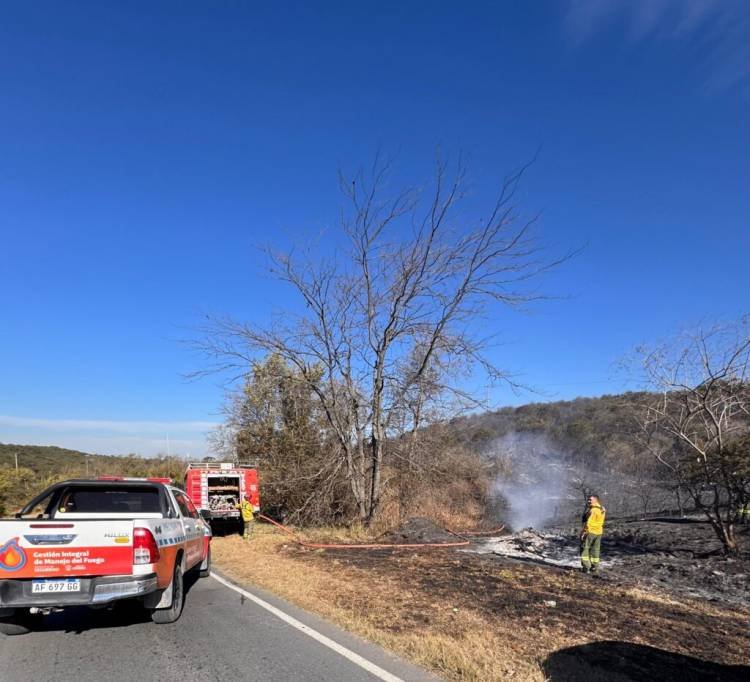 Lograron contener un incendio en la zona del Pro Racing de Ruta 20