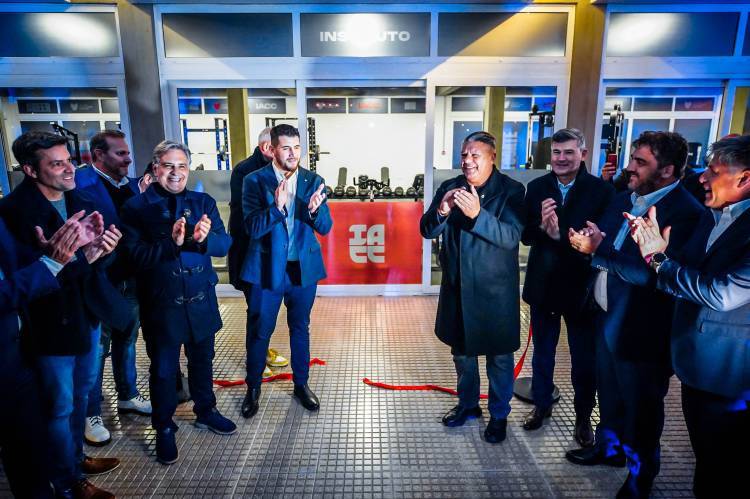 Llaryora estuvo presente en la inauguración de la Ciudad Deportiva de Instituto