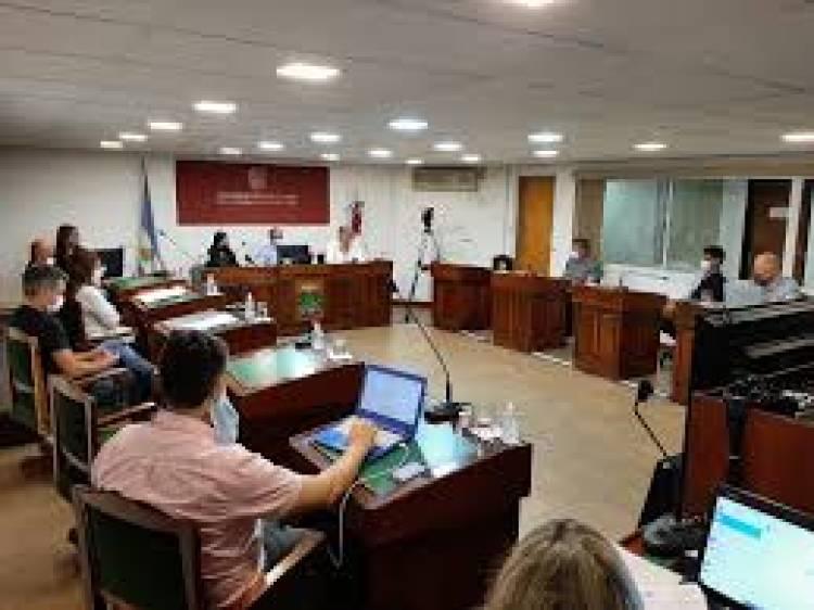 Escándalo político en Carlos Paz: Acusan a concejal de mentir para asumir el cargo